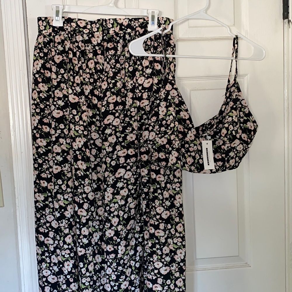 Mid waist skirt with top.